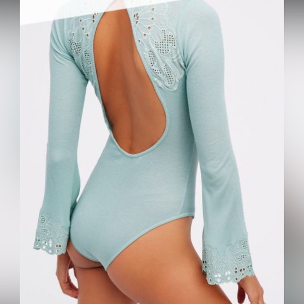 💚🏝️Open back Free People body suit